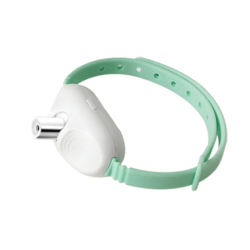 USB rechargeable interactive laser cat teasing collar for indoor self-entertainment in green and pink colours