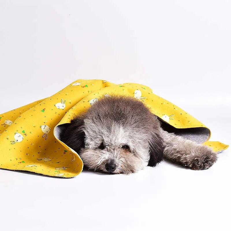 Double-sided cotton velvet pet blanket in pink apple design, available in sizes from S to XXL for dogs and cats