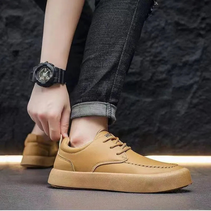 Men's casual lace-up shoes in AM02 Brown with flat heel and round toe on a light background