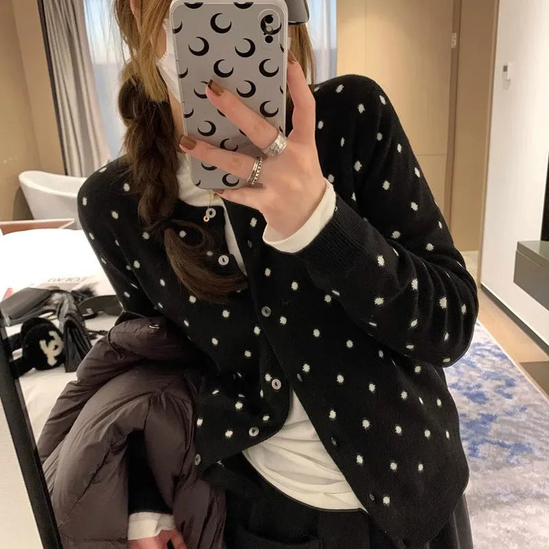 Grey Korean-style women's cardigan with white crocheted flower details on a mannequin.