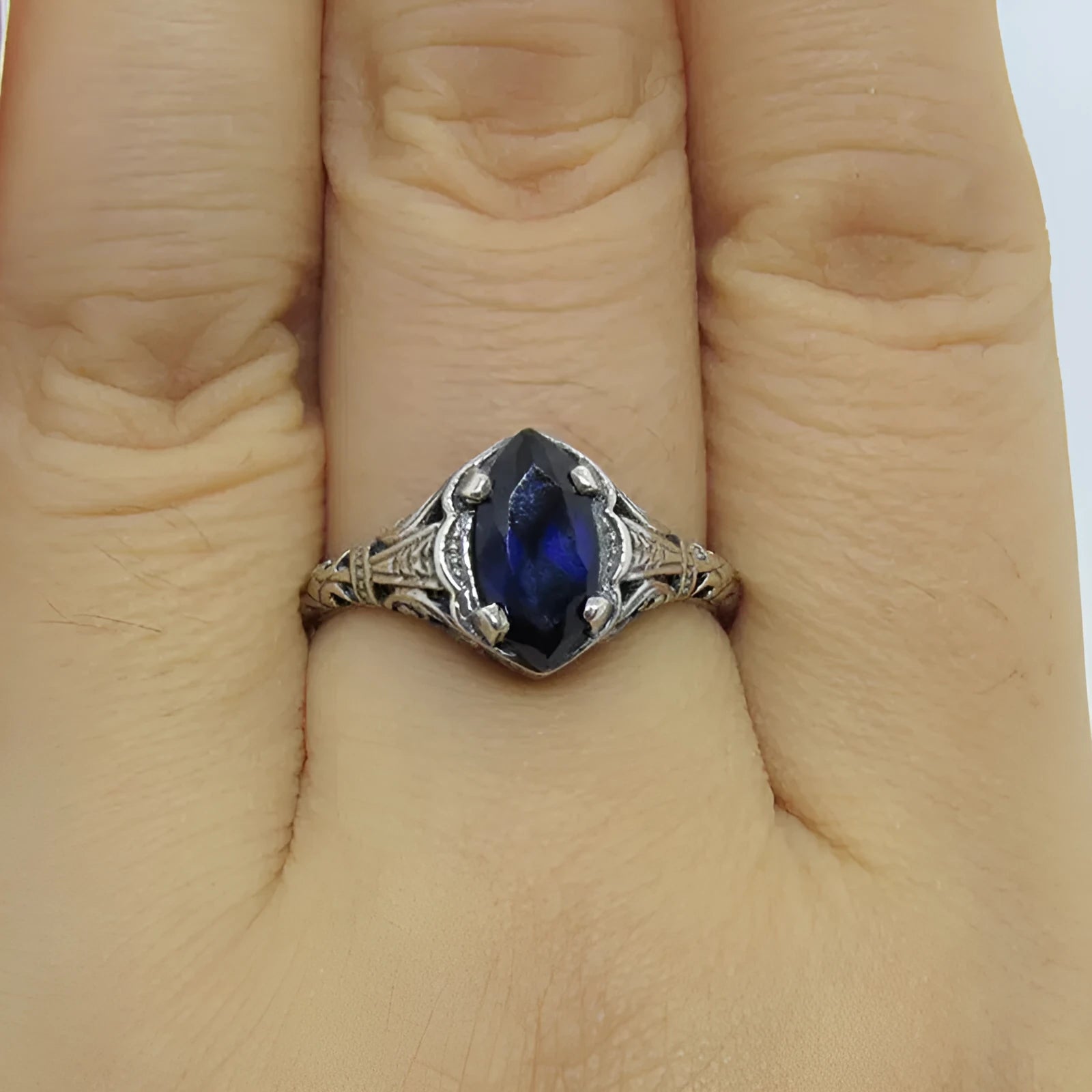 Women's geometric hollow ring with zircon in electroplated silver on alloy, sizes 5 to 11