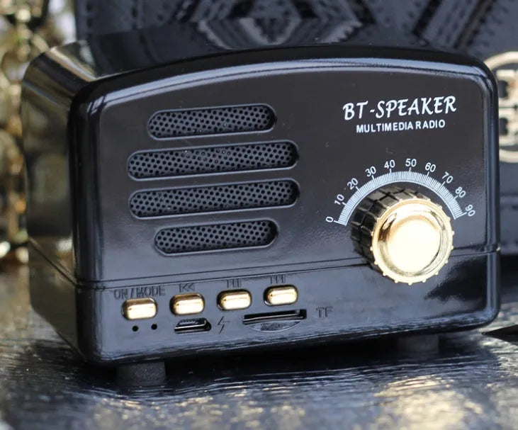 Vintage wood finish Bluetooth speaker in compact 93x70x59mm dimensions with wood grain appearance