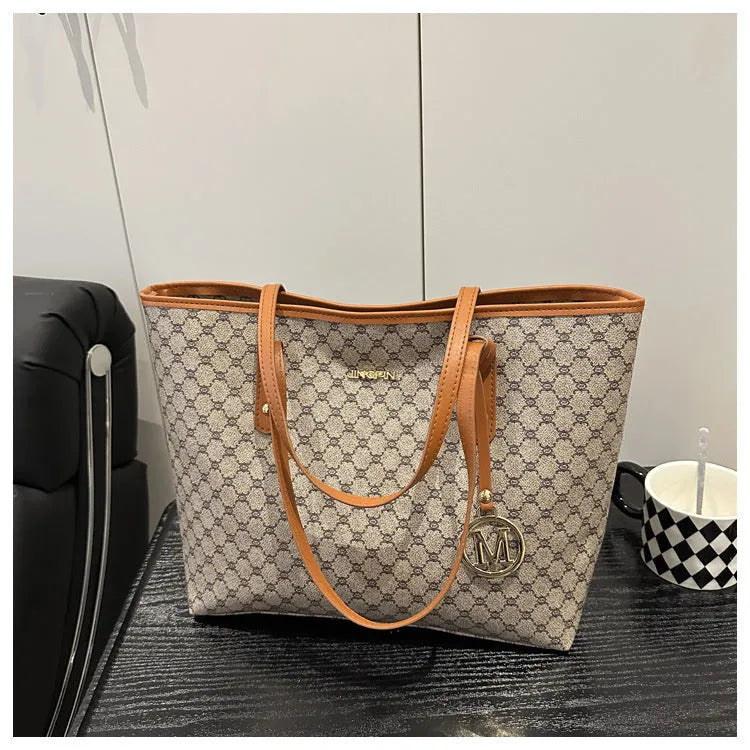 Street style PU leather shoulder bag with adjustable strap in black