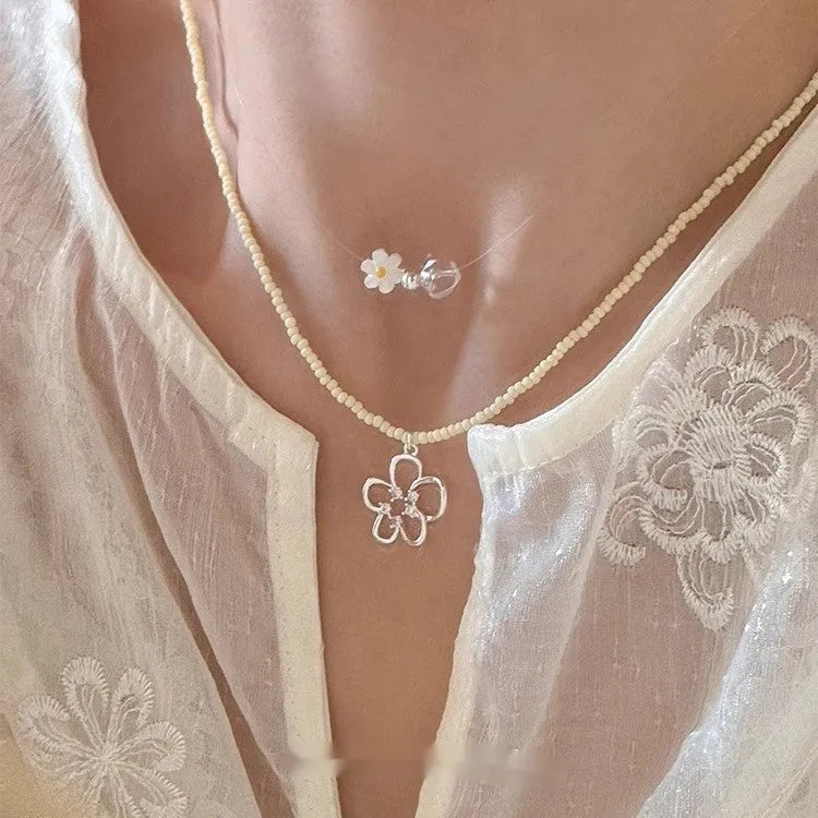 Women's beaded hollow flower necklace in yellow beaded style with electroplated copper finish