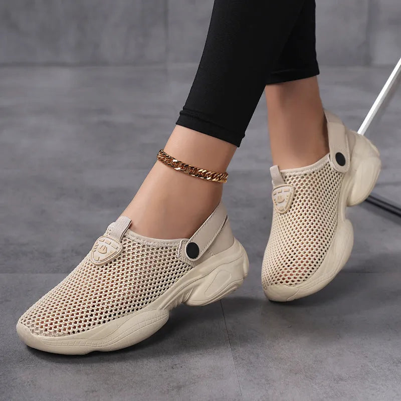 Women's breathable lightweight casual sports sandals in beige with Flyknit upper and round toe shape
