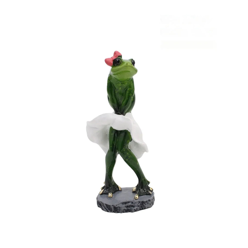 Green resin frog sculpture measuring 6cm high with rustic pastoral detailing for shelf or desk decoration
