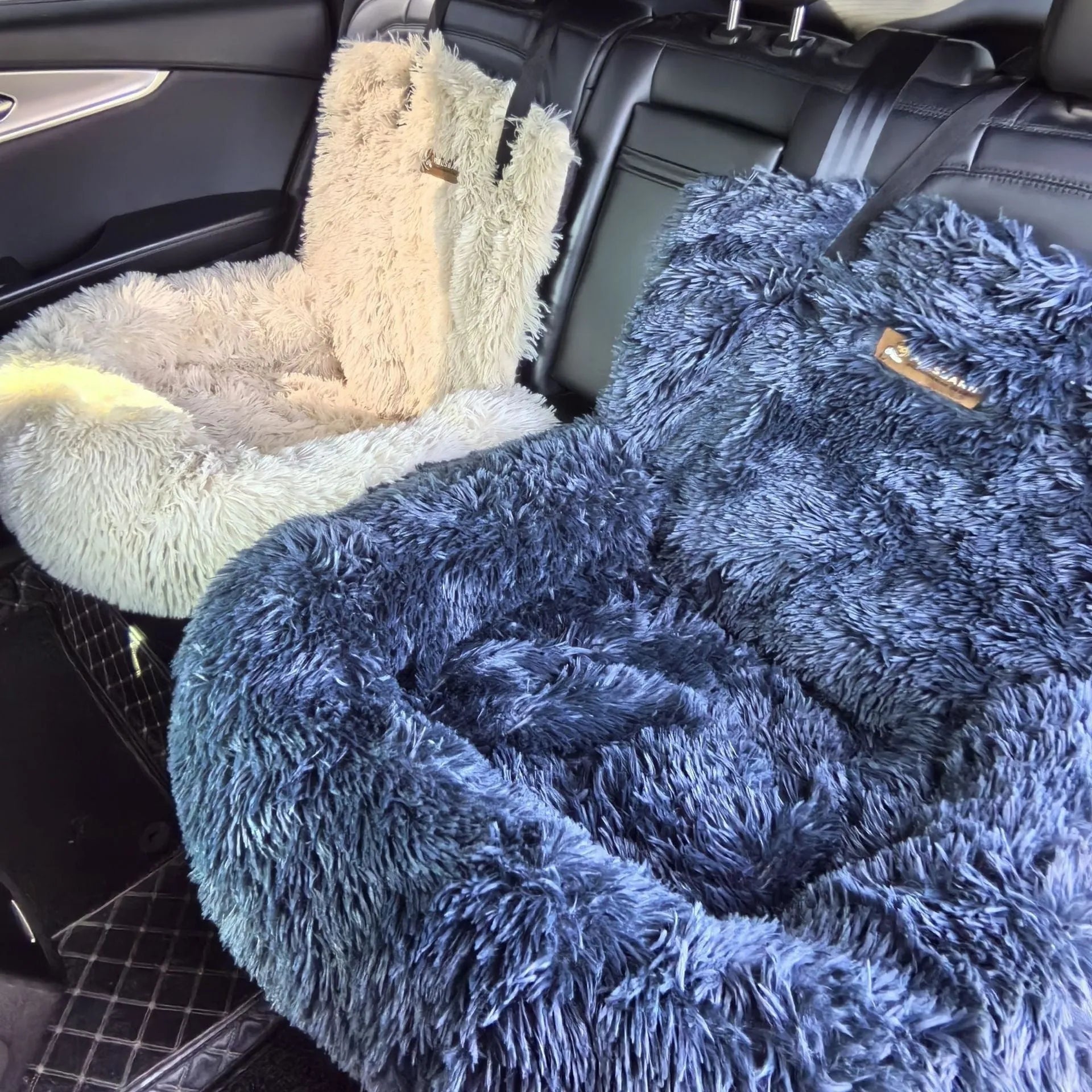 Winter thickened thermal pet mat for car seats in dark grey and beige colour options