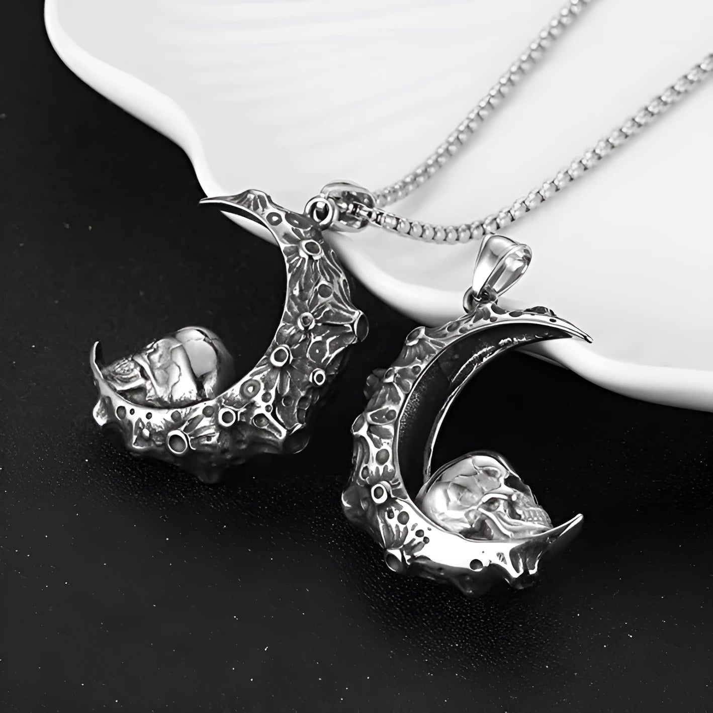 Men's silver skull necklace with alloy pendant on stainless steel chain, 32cm length