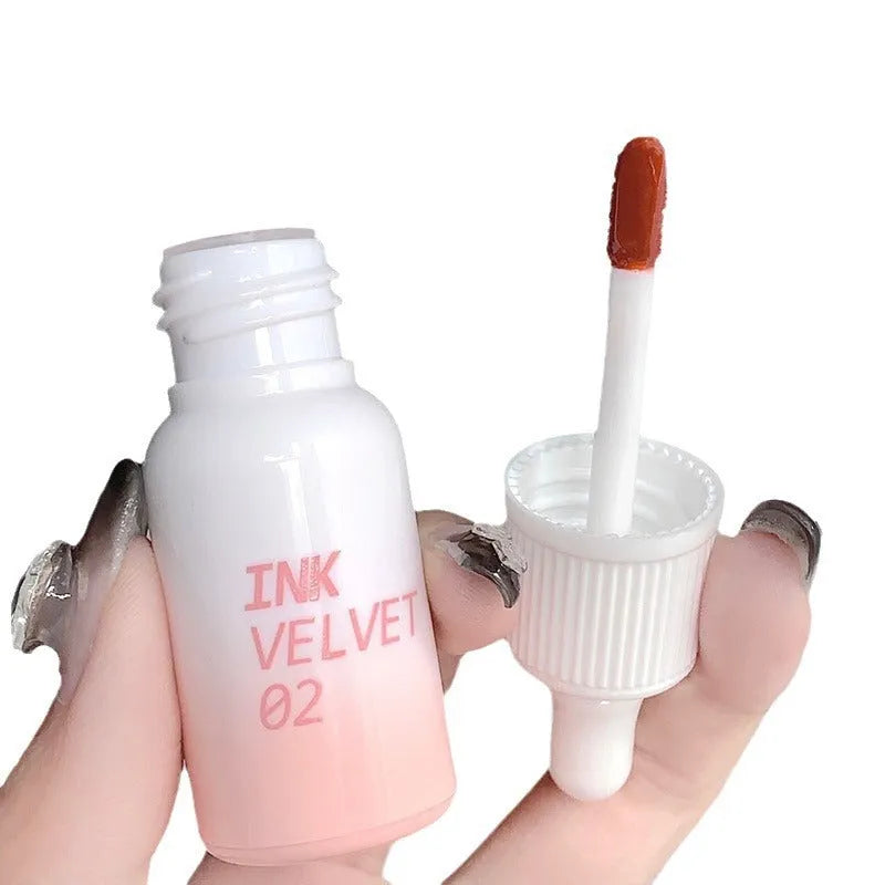 Mirror Lip Lacquer bullet in choice of shades from the milk huhoo series, 3.5g net content.