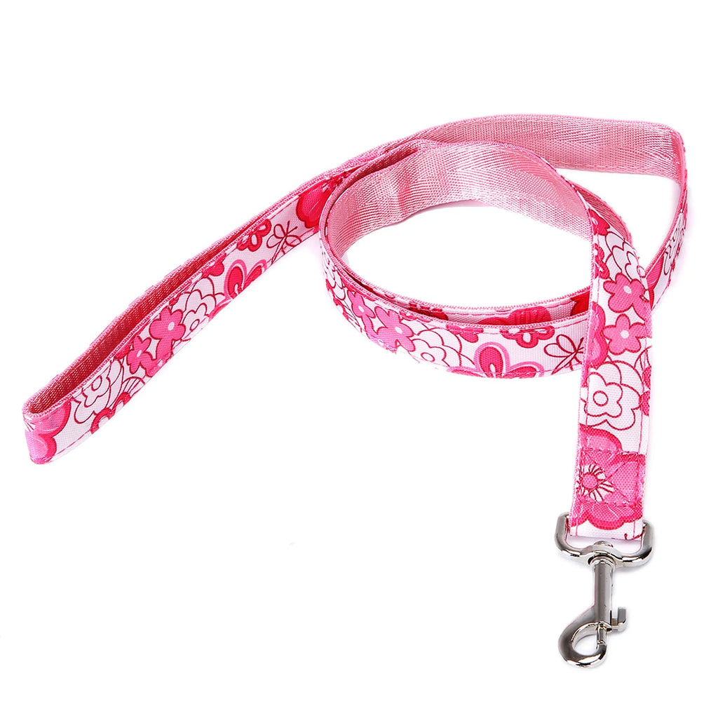 Black imitation nylon Christmas plaid stripe pet traction rope 120cm long on white background