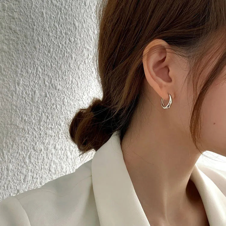 Women's retro minimalist geometric water drop earrings in gold and silver tone, shown in small, medium, and large sizes.