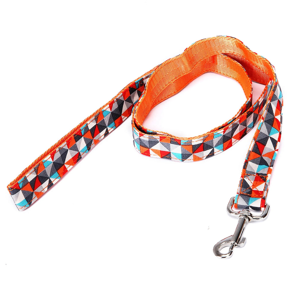 Black imitation nylon Christmas plaid stripe pet traction rope 120cm long on white background
