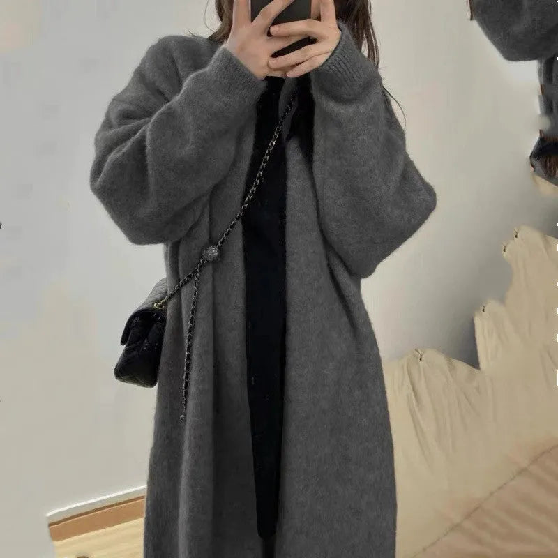 Loose women's cardigan sweater in thick chenille fabric with 3D pattern effect and medium 65cm length