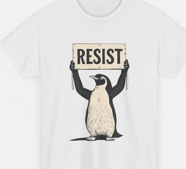 Loose fit cotton t-shirt with short sleeves and round neck collar in black, green, or white