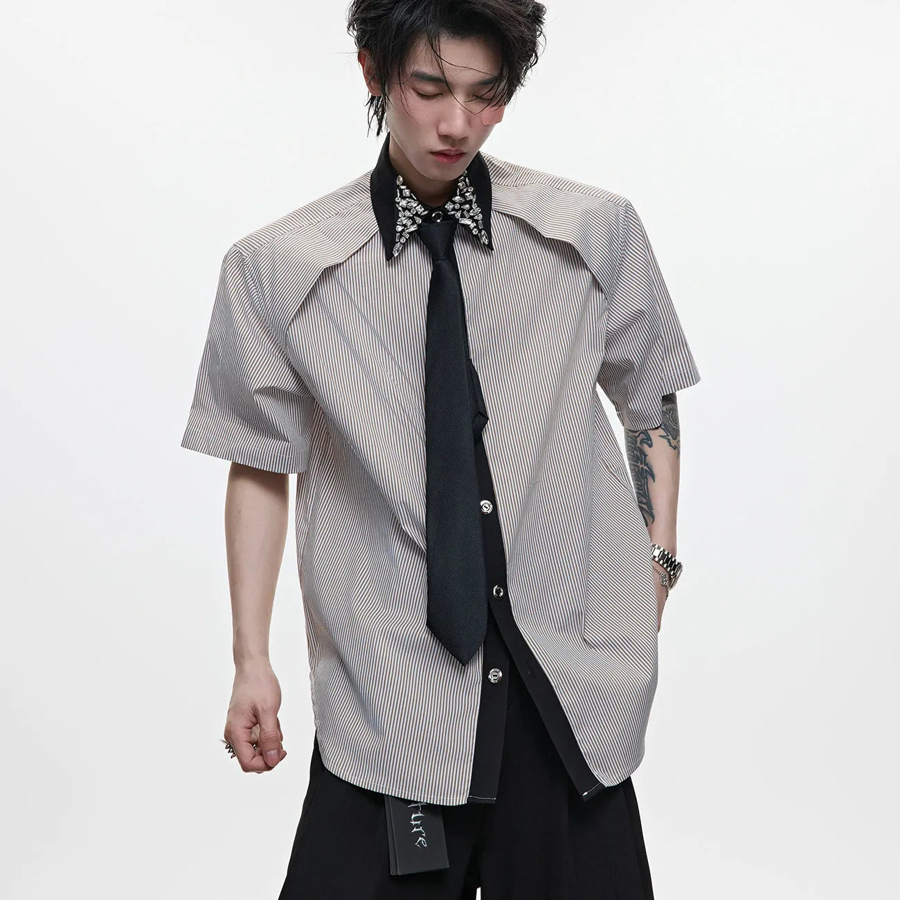 Men's loose fit dual-colour patchwork striped shirt with flip collar in blue