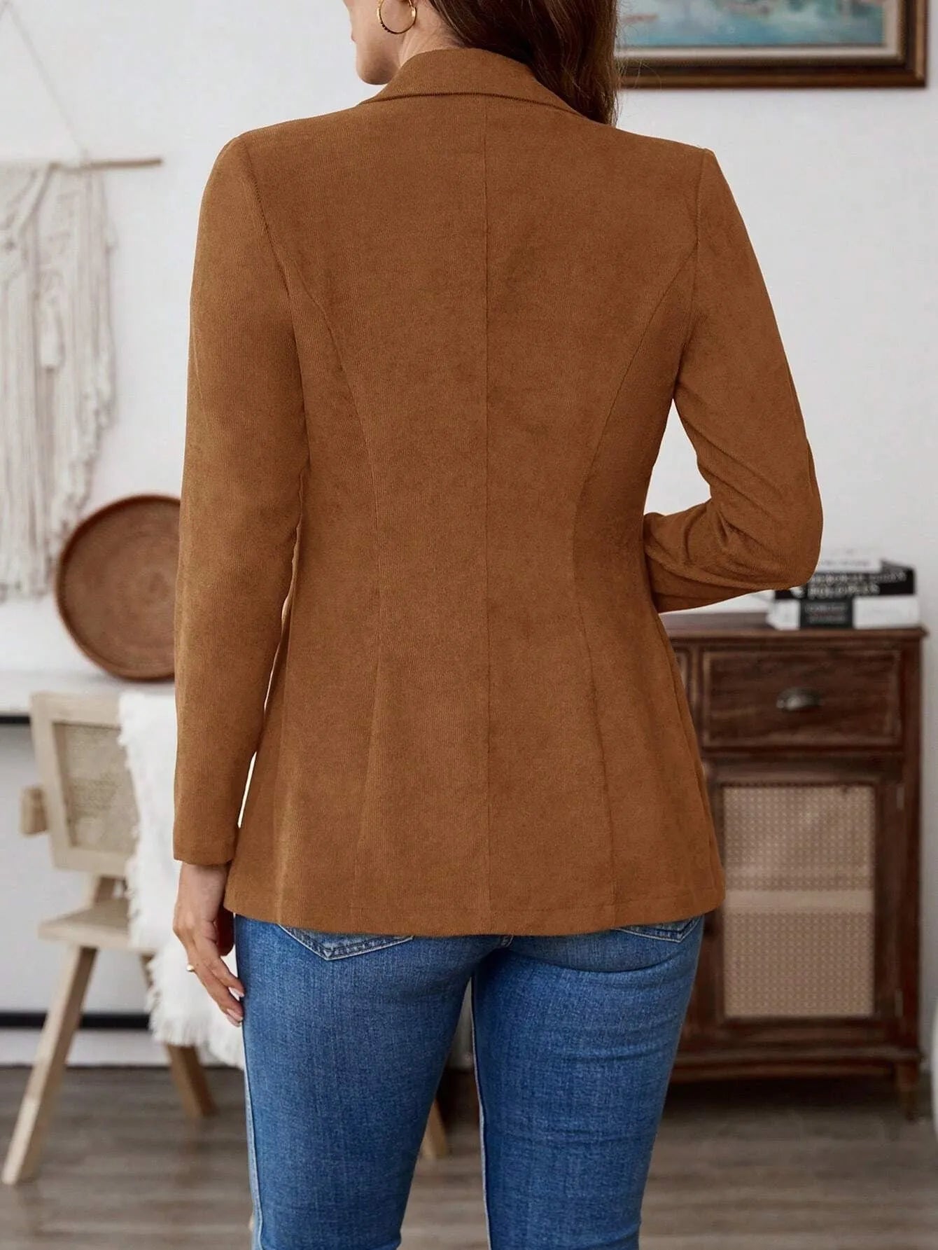 Brown single-breasted men's leisure suit coat with lapel collar and long sleeves