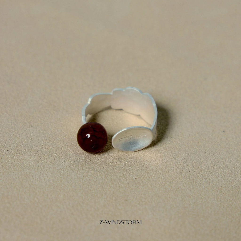 Electroplated alloy diamond-shaped stewed pork motif ring and bracelet set on a background.