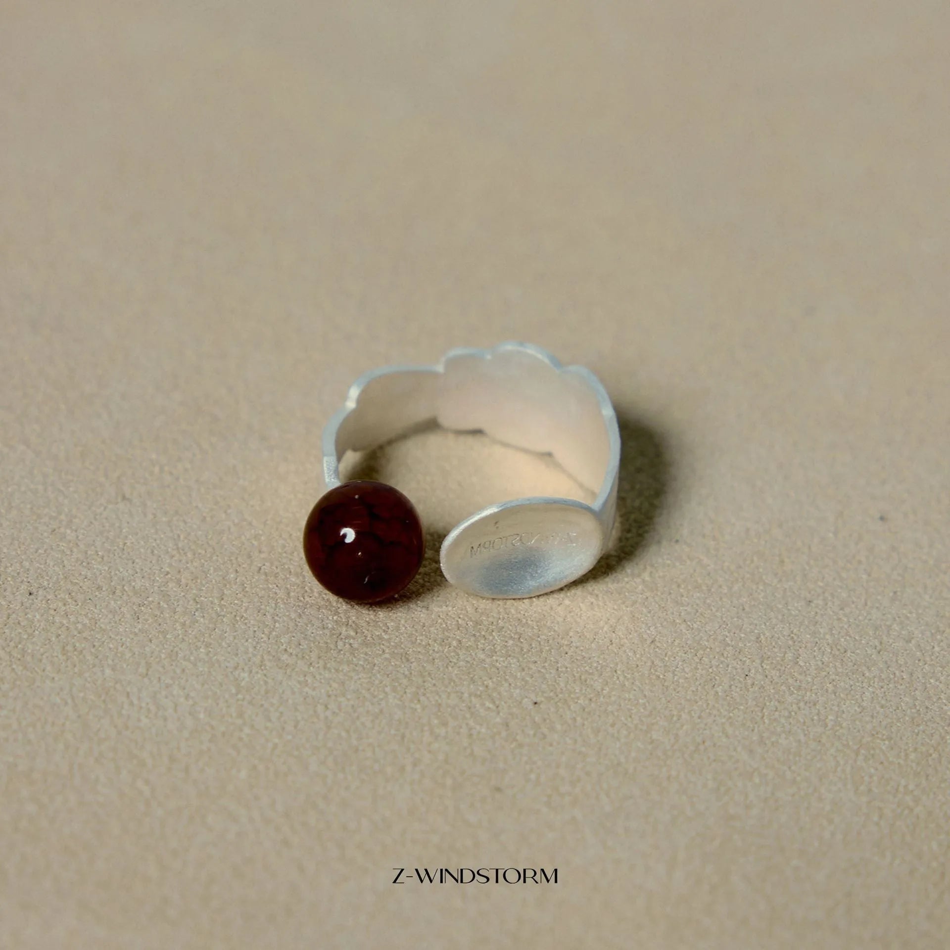Electroplated alloy diamond-shaped stewed pork motif ring and bracelet set on a background.