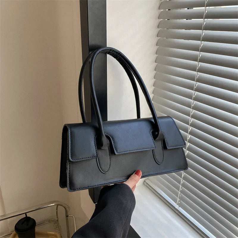 Women's square shoulder bag in PU leather with single strap and stitching details