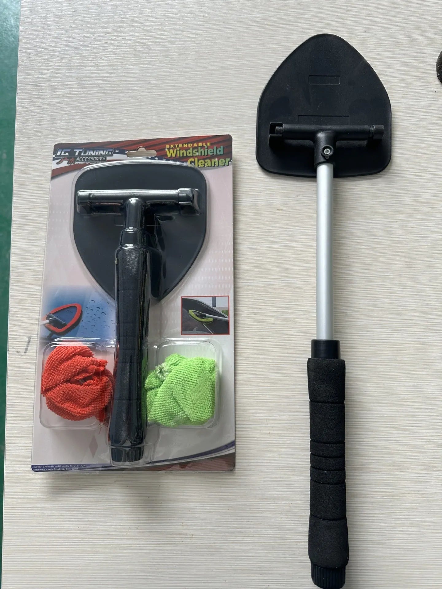 Car windshield cleaning brush in plastic, with red, green, and sapphire blue colour options