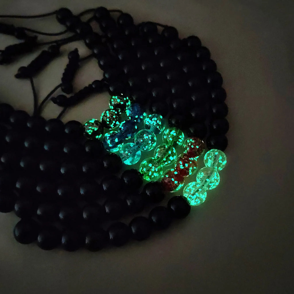 Beaded adjustable luminous bracelet with geometric glass beads in six colours