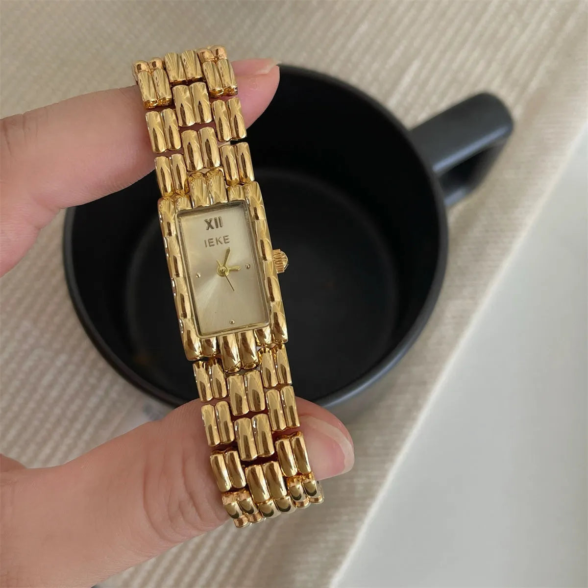 Women's mid-century vintage inspired bracelet watch with stainless steel case and mineral glass crystal