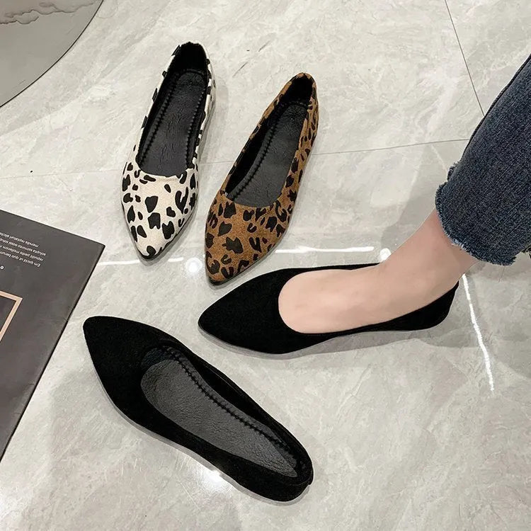 Women's flat pointed toe pumps in leopard print with low heel and cotton upper