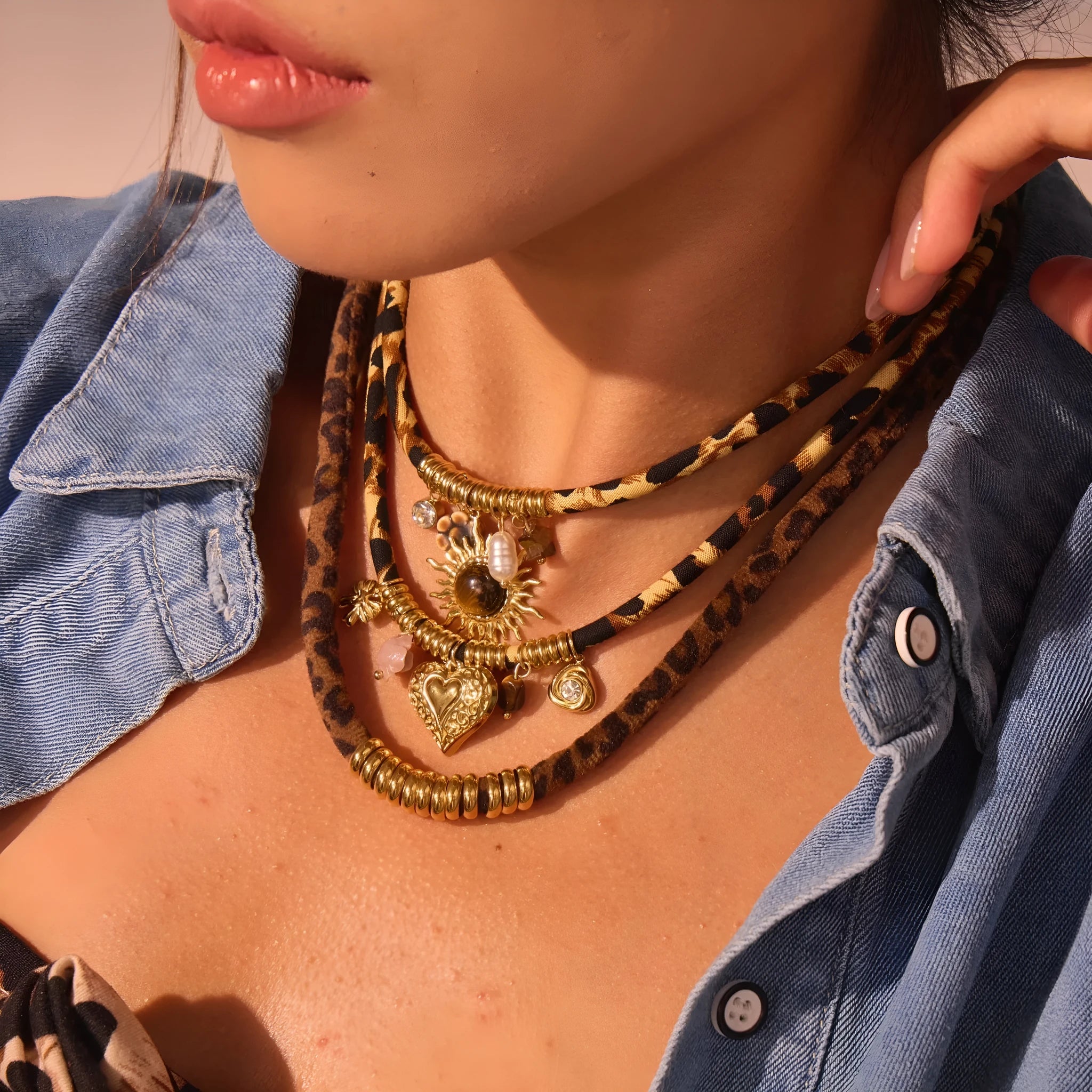 Women's stainless steel necklace with geometric leopard pendant on adjustable chain