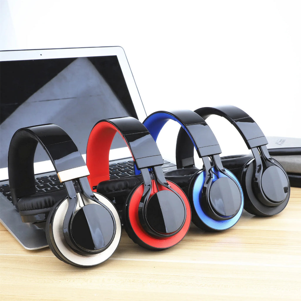 Wired head-mounted karaoke headphones with microphone, 3.5mm plug, and black colour variant