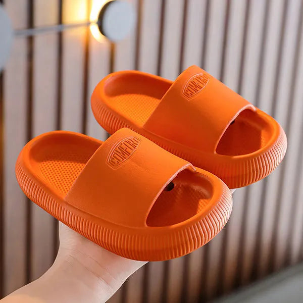 Children's injection-moulded EVA slippers in mixed colours with non-slip soles