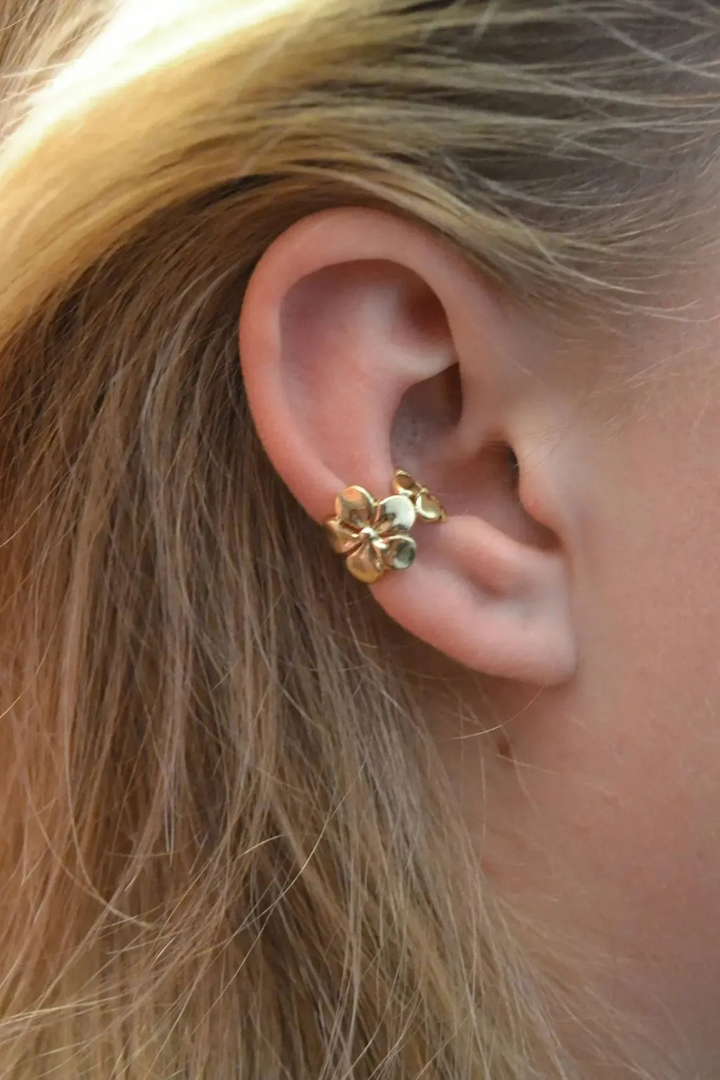 Gold starfish conch shell earrings for women with electroplated finish