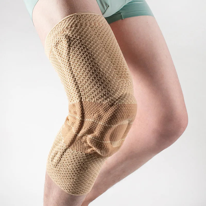 Adult black and blue sports kneepad made of nylon and spandex for basketball and running