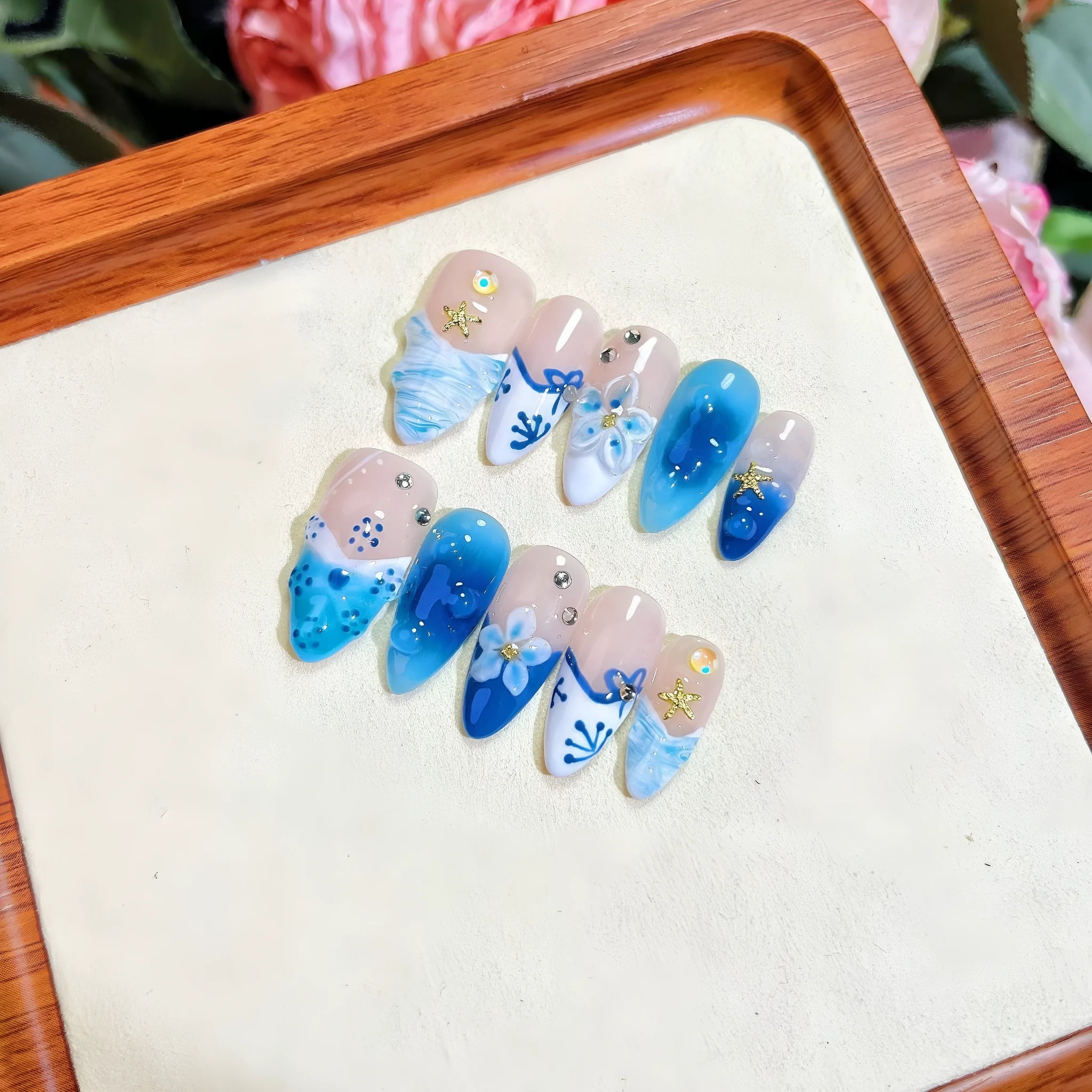 Blue hand-painted carved summer ice transparent plastic fake nails set with four size options