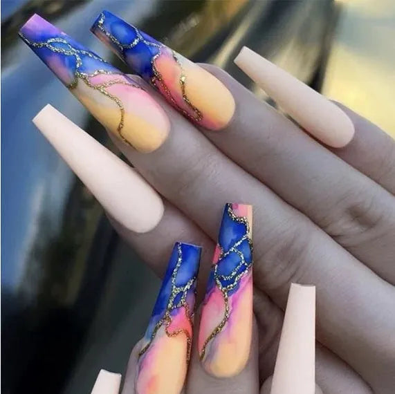 Ballet Wave Line detachable nail stickers in wave line pattern with jelly glue on a white background