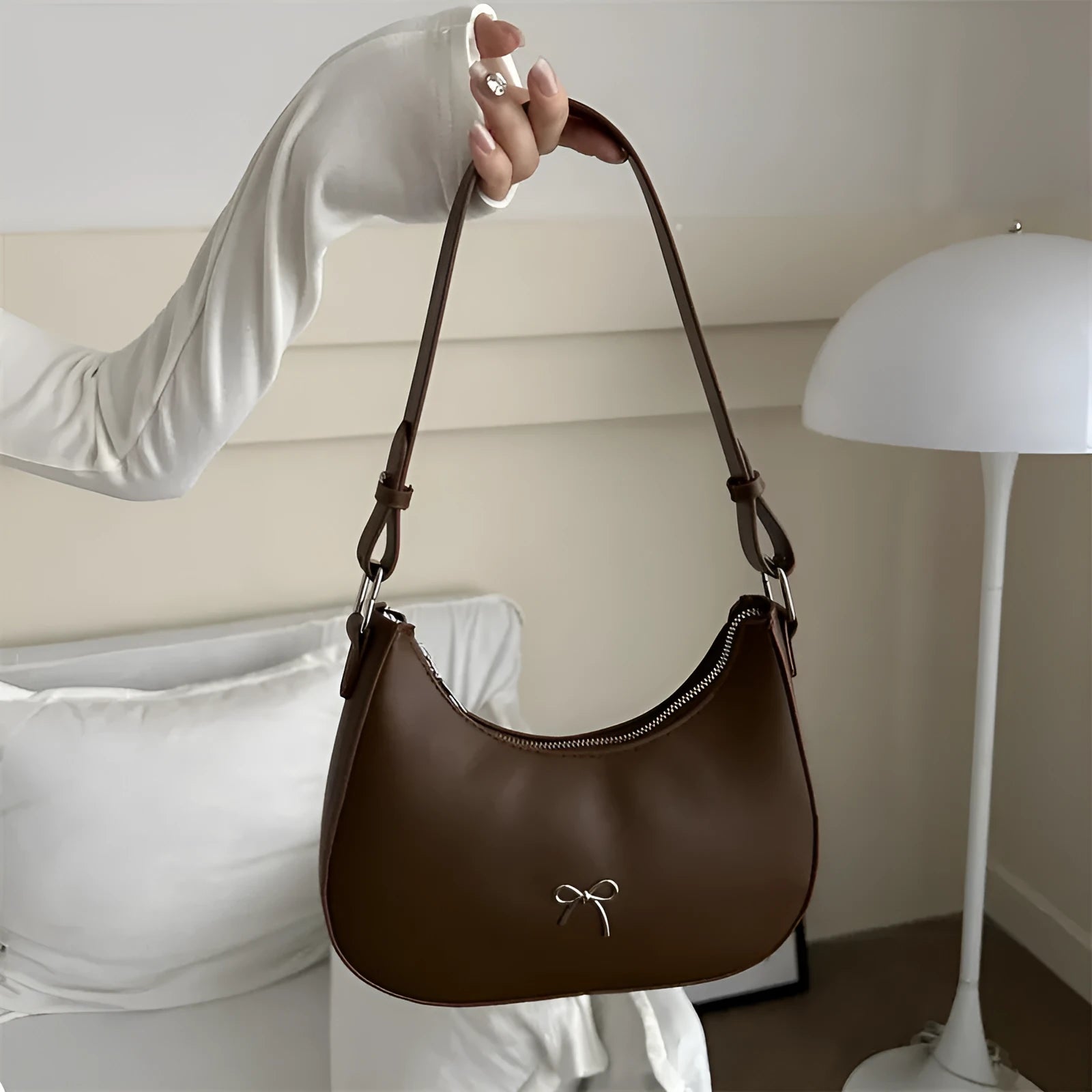 Women's underarm baguette handbag in PU material, dumpling shape, with sewing thread detailing, six colour options