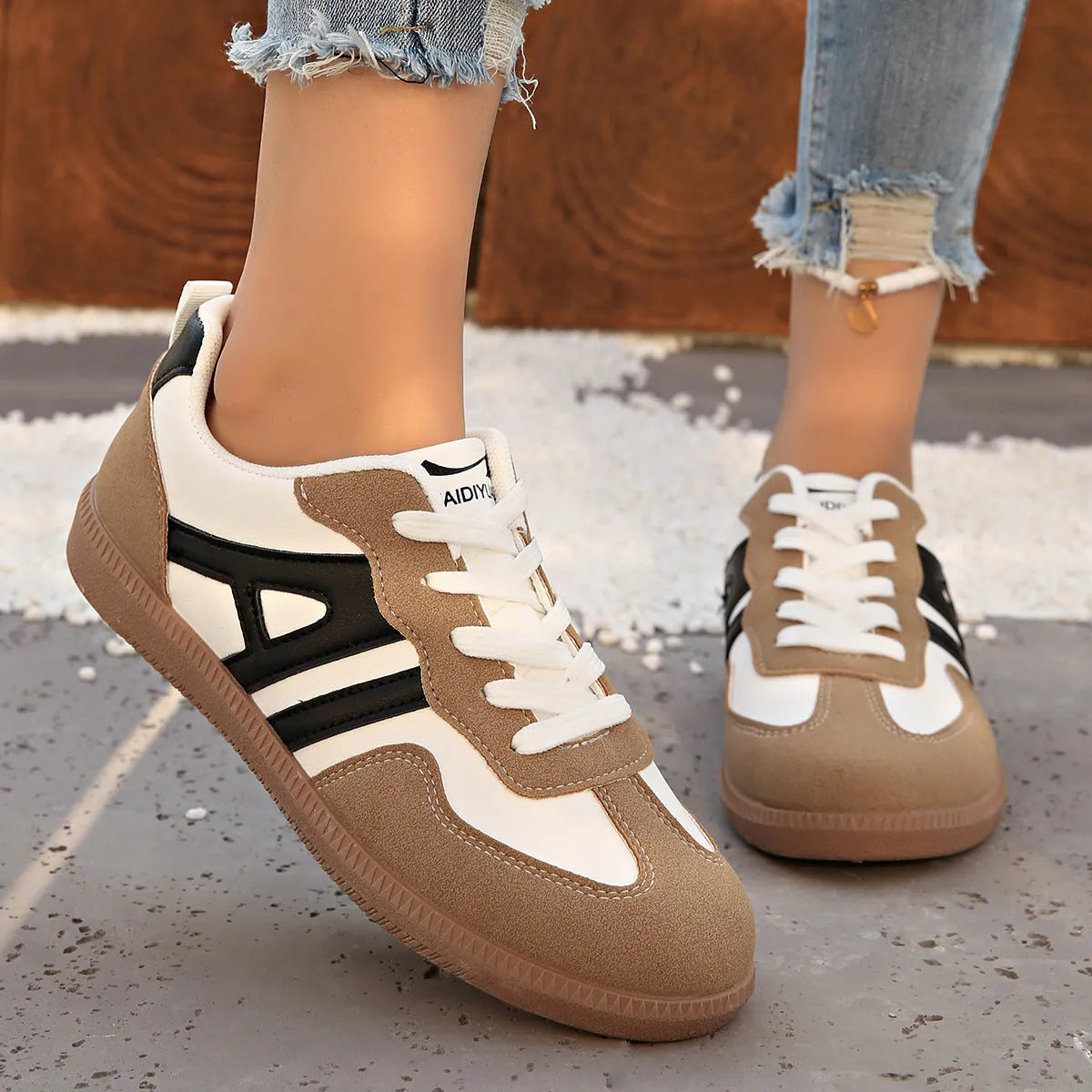 Women's retro lace-up jogging shoes in grey with a colour-matched cross strap and platform sole.