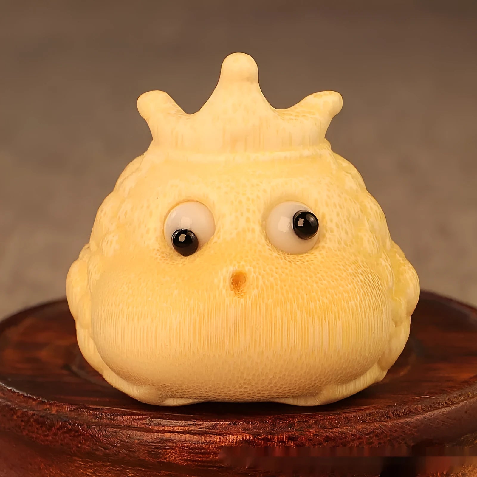 Solid bamboo carving ornament of Crown Princess toad in cute style