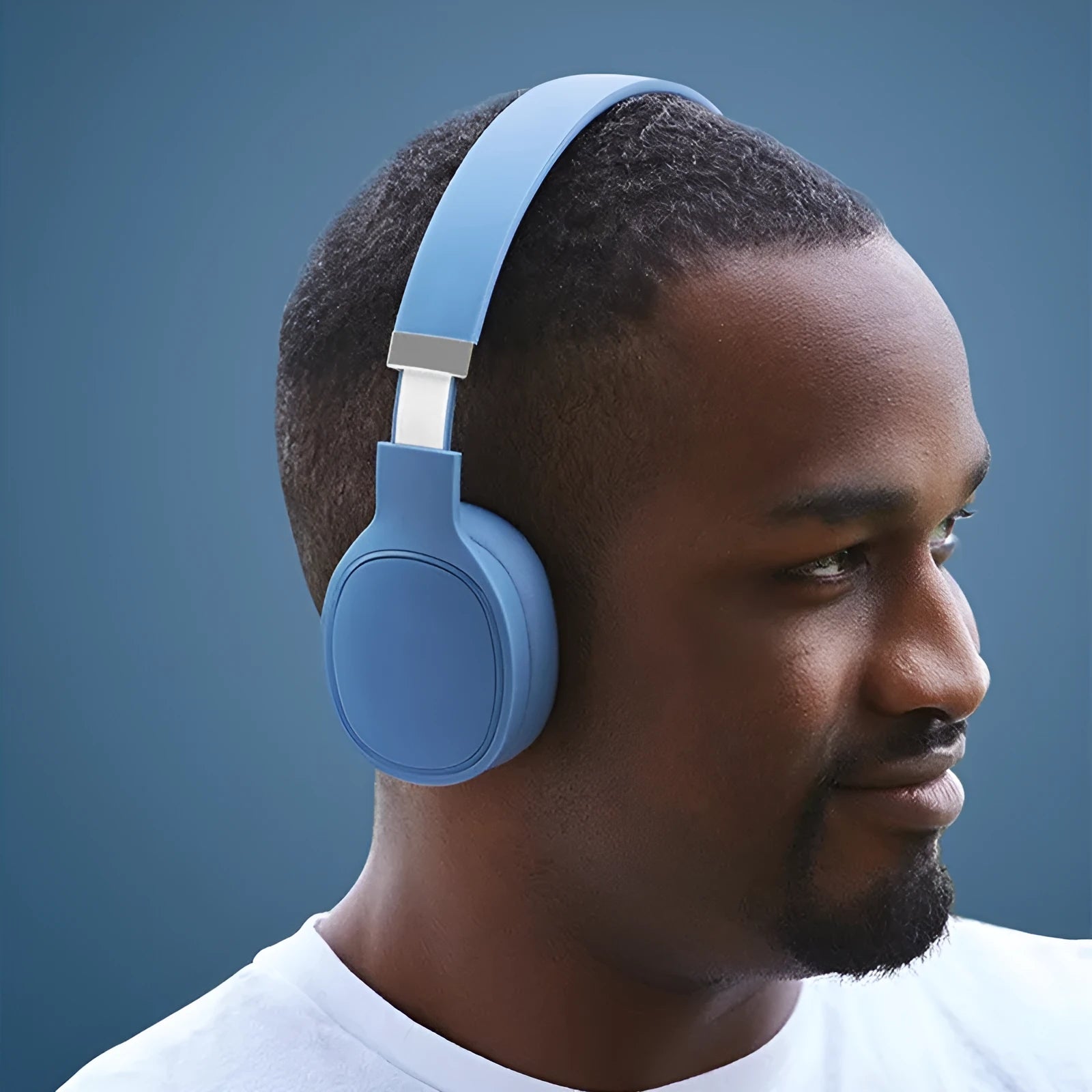 Wireless Bluetooth headset with long battery life in black, head-mounted design, bilateral stereo, USB charging