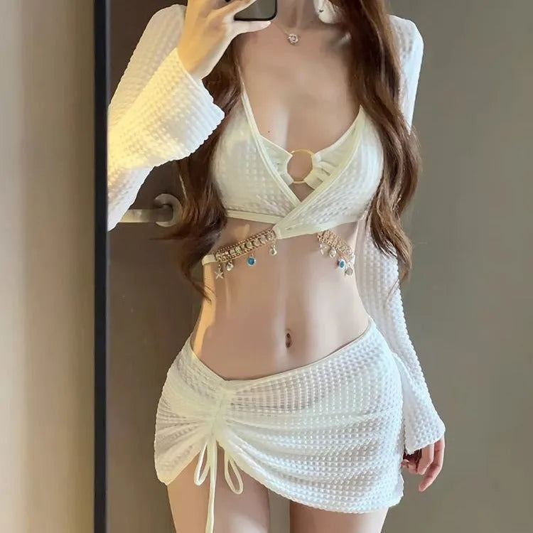 Women's long sleeve split bikini swimsuit in black polyester for hot spring swimming
