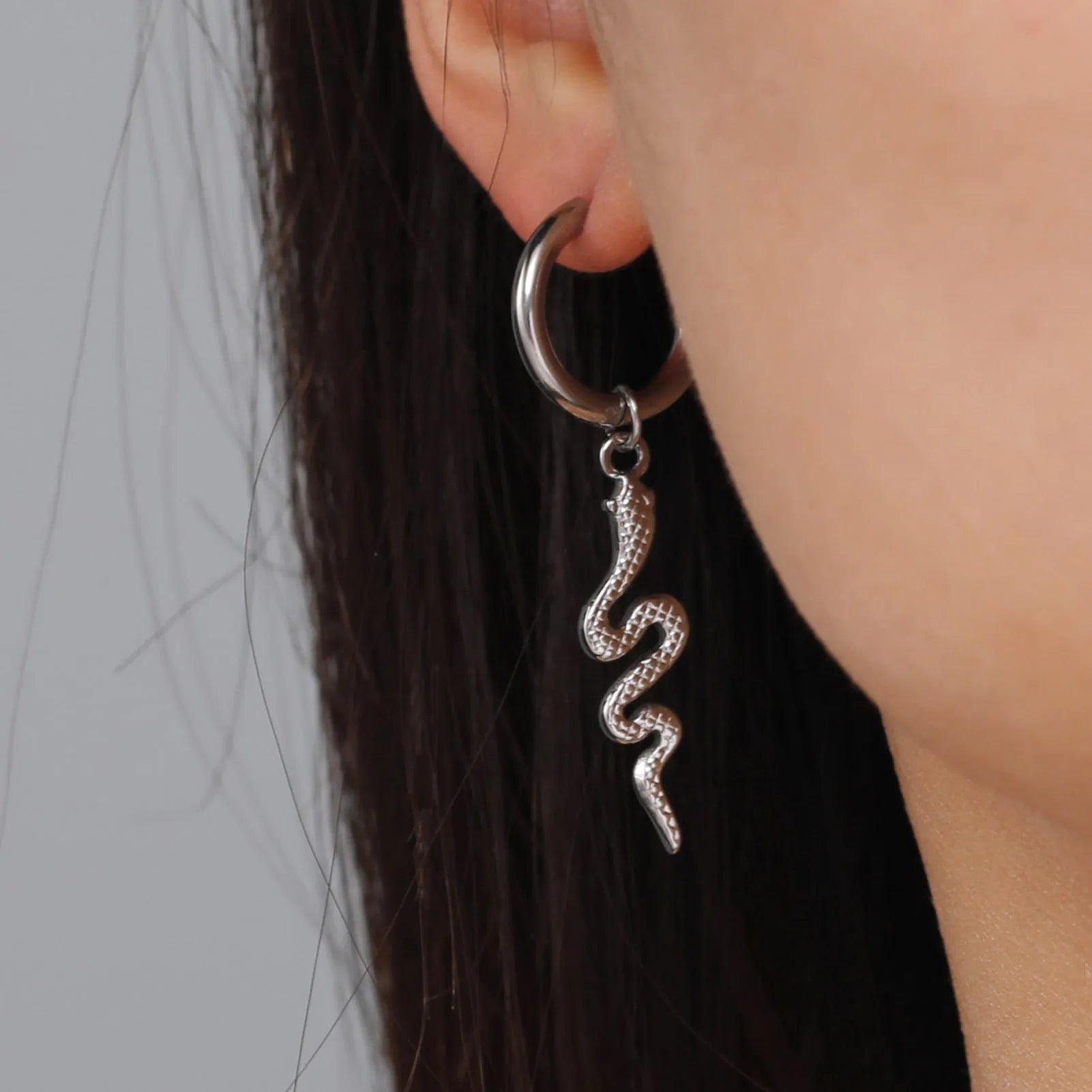 Snake-shaped stainless steel vintage ear clip earrings with gold plating