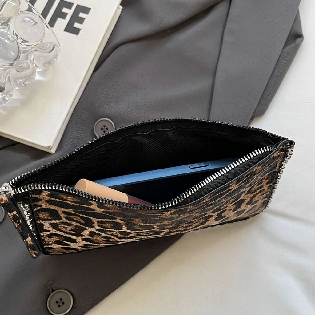 Western style niche casual crossbody underarm women's bag in dark brown PU with chain detail and single strap