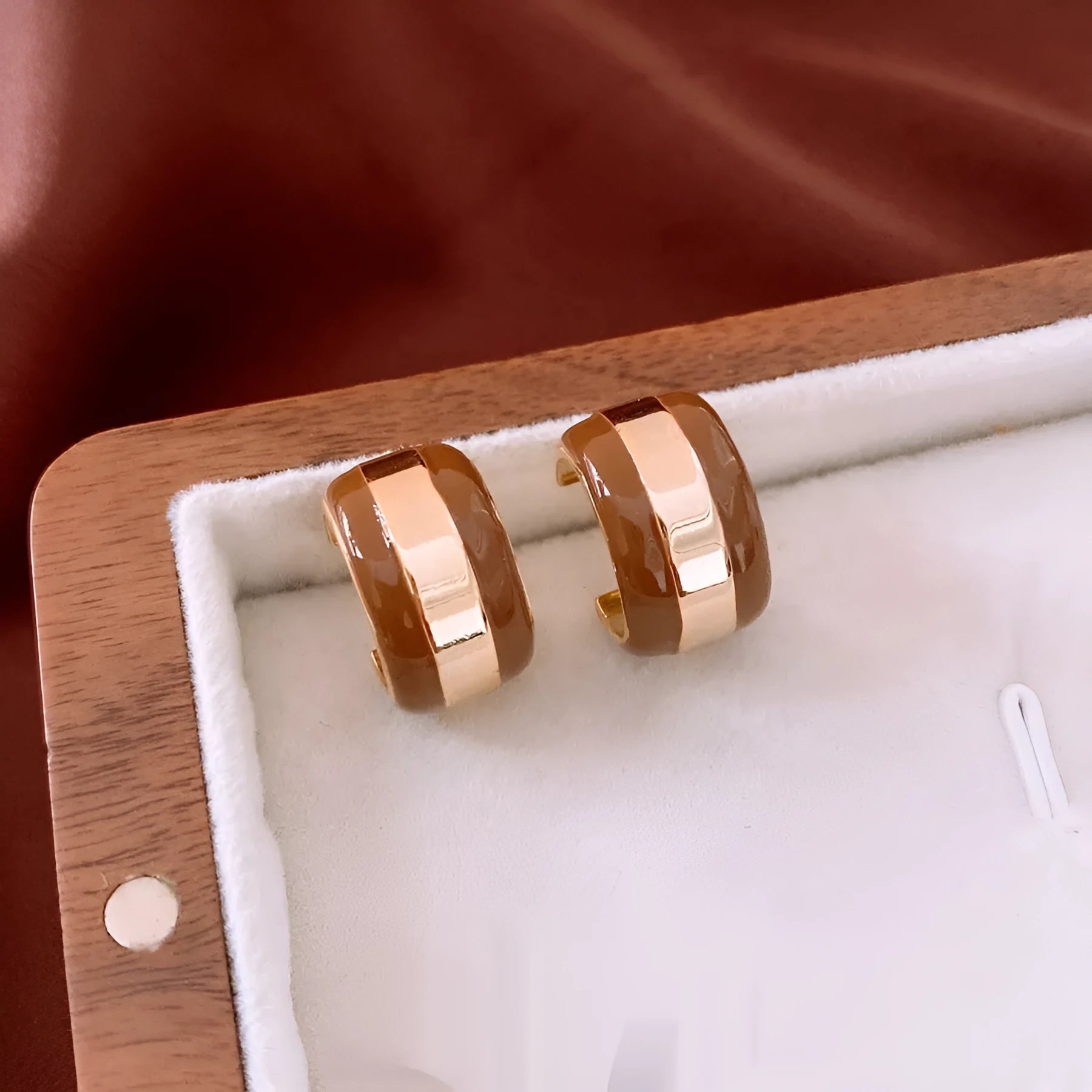 Real gold plated silver needle striped round stud earrings for women in golden coffee colour