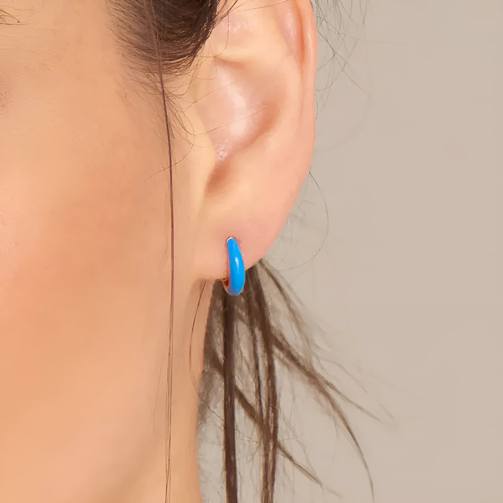 Geometric U-shaped epoxy earrings with colourful dripping oil treatment on silver-plated copper wire