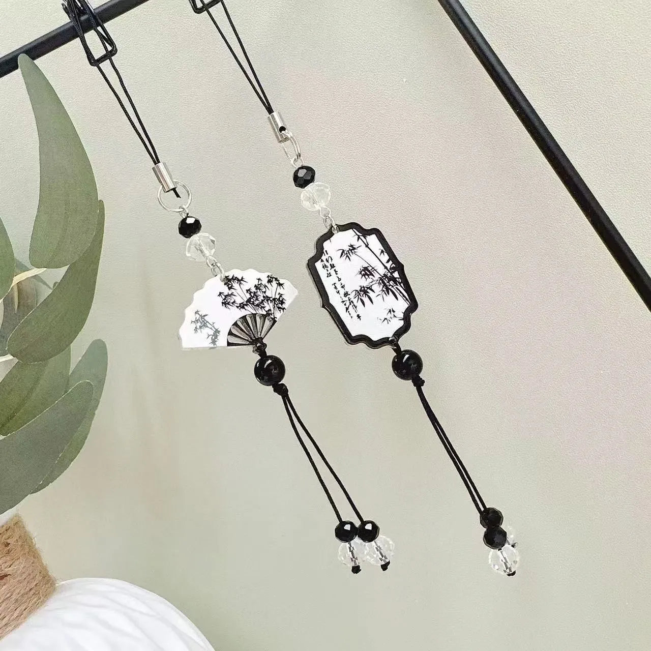 Guofeng floral pattern ceramic bead pendant keychain with Chinese style design.