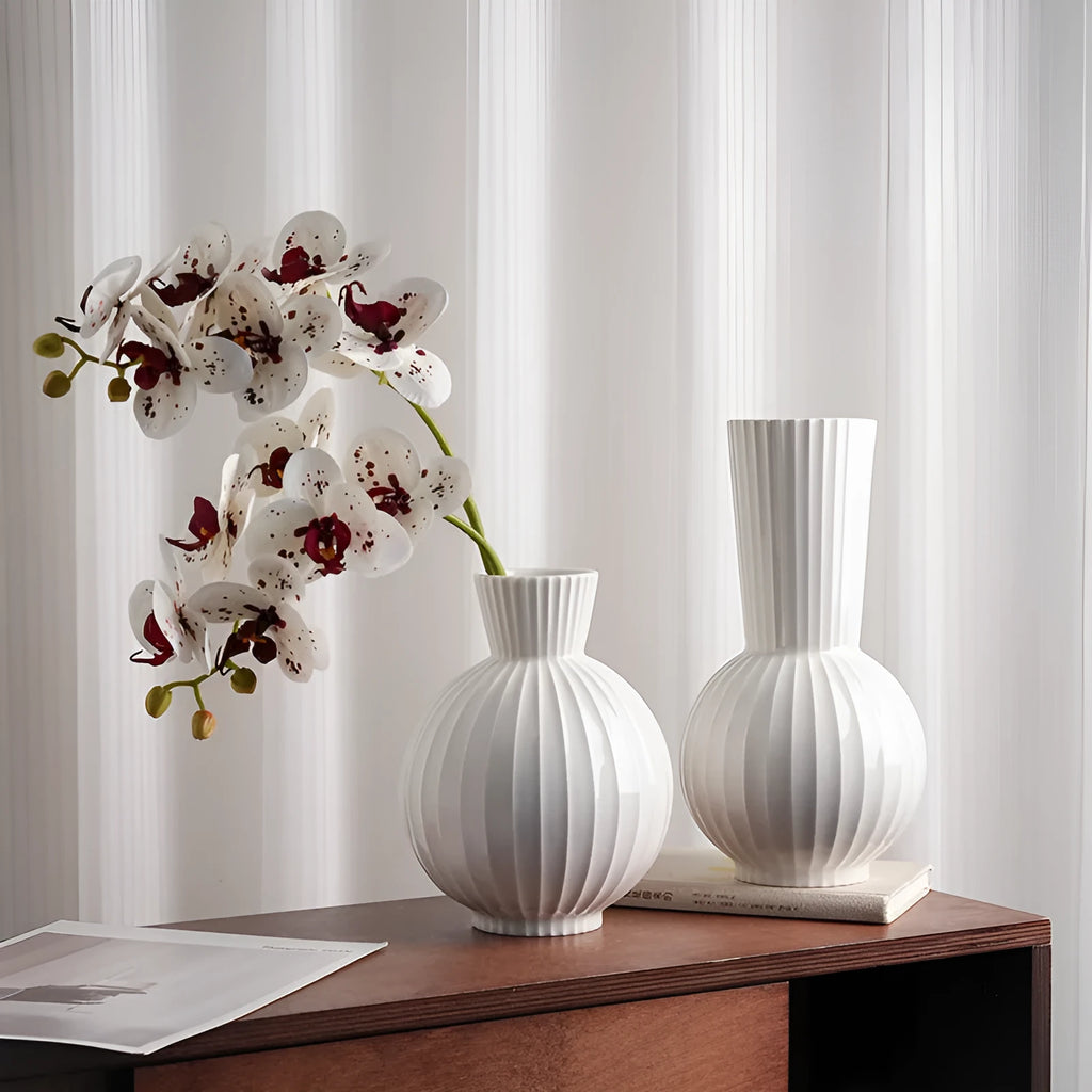 White striped ceramic ball vase in American country style for table decoration