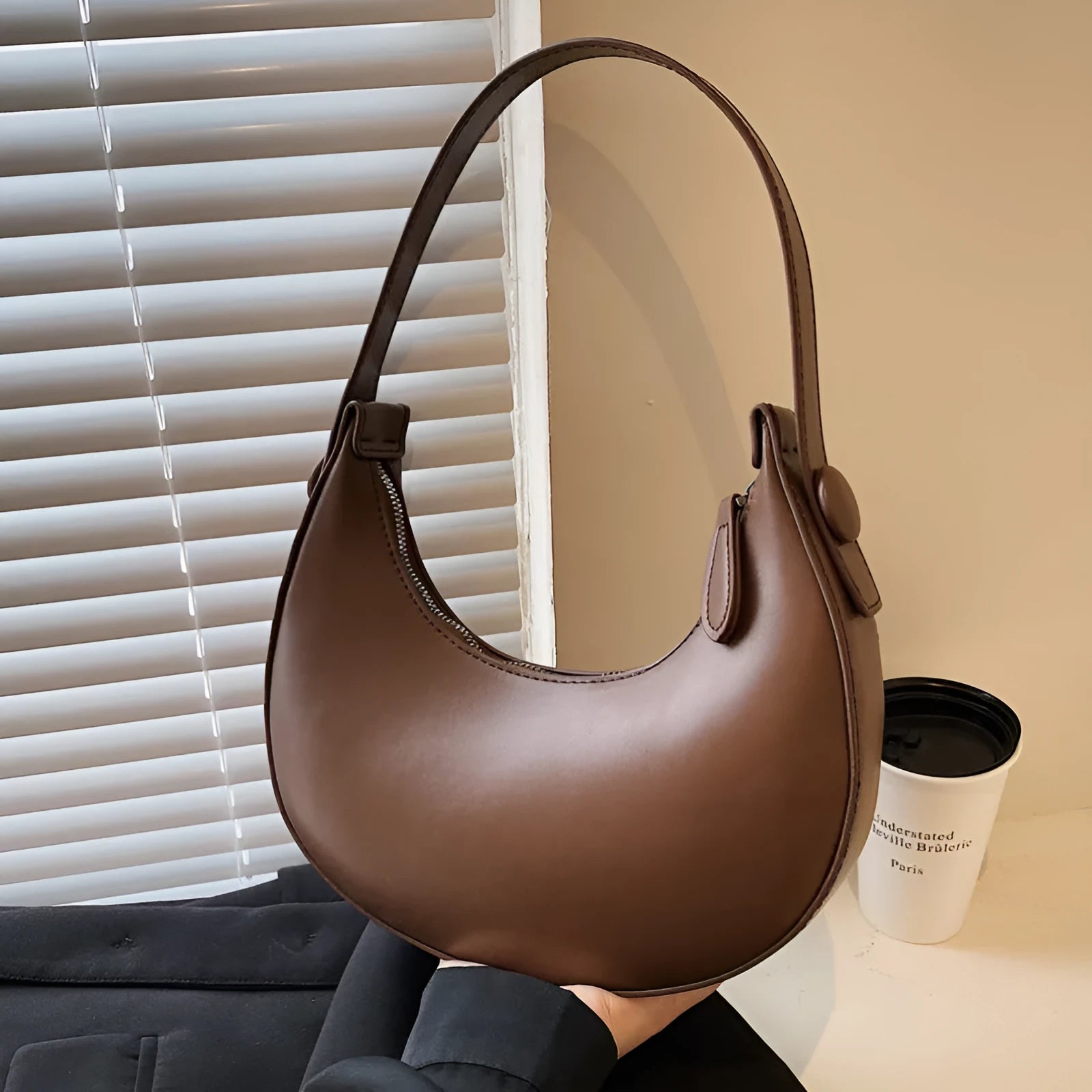 Retro dumpling-shaped women's PU leather shoulder bag in black with sandwich pockets