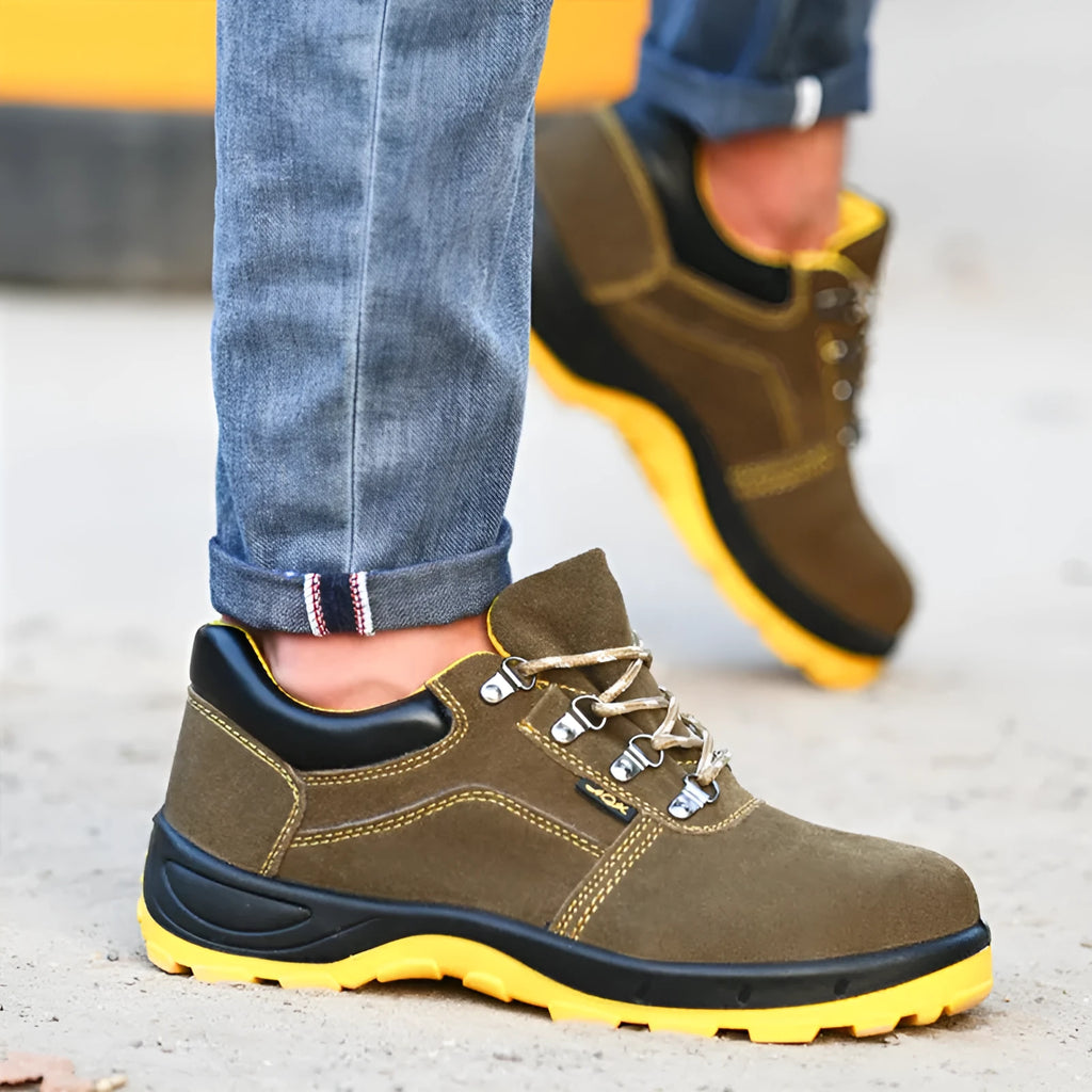 Men's steel toe safety shoes in cow suede with leather solid bottom and non-slip sole