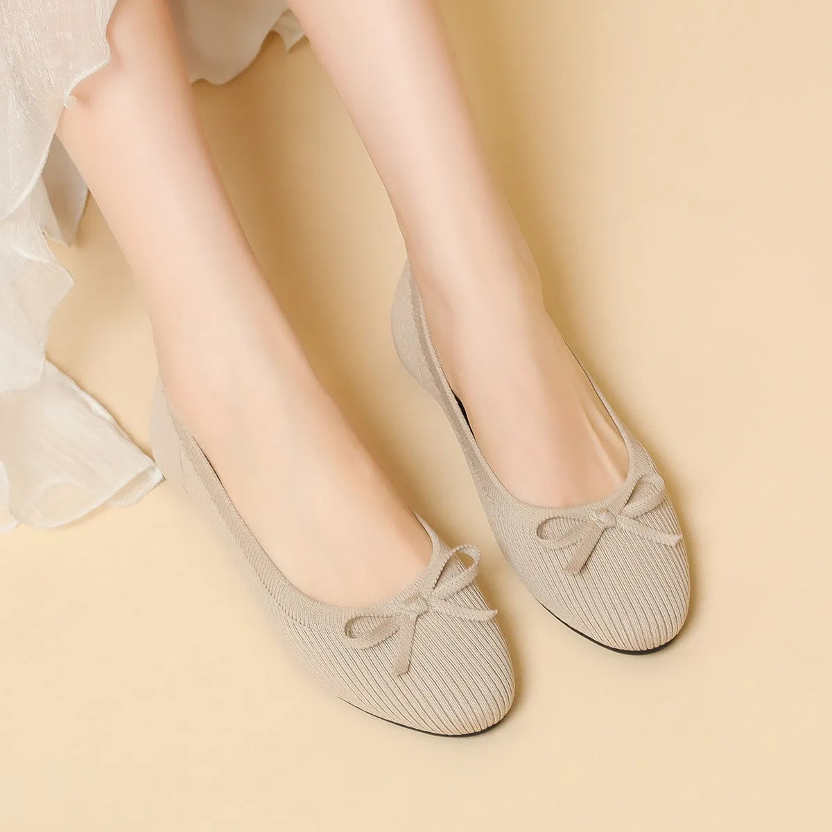 Women's round toe shallow mouth flat pumps with butterfly print, fabric upper, flat heel, casual slip-on shoes sizes 34-44