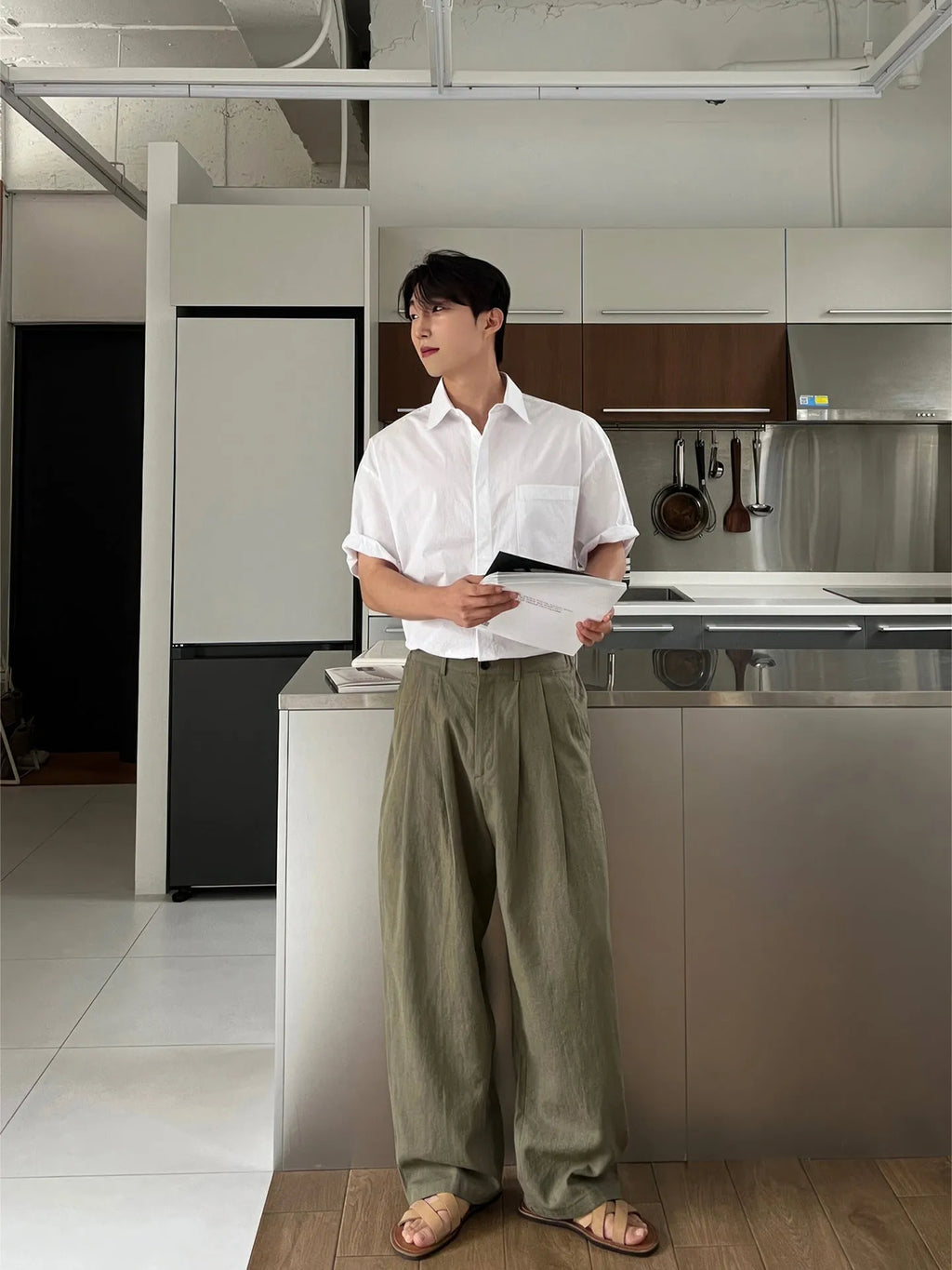 Men's Japanese-style army green drawstring leisure trousers with elasticated waist and loose fit