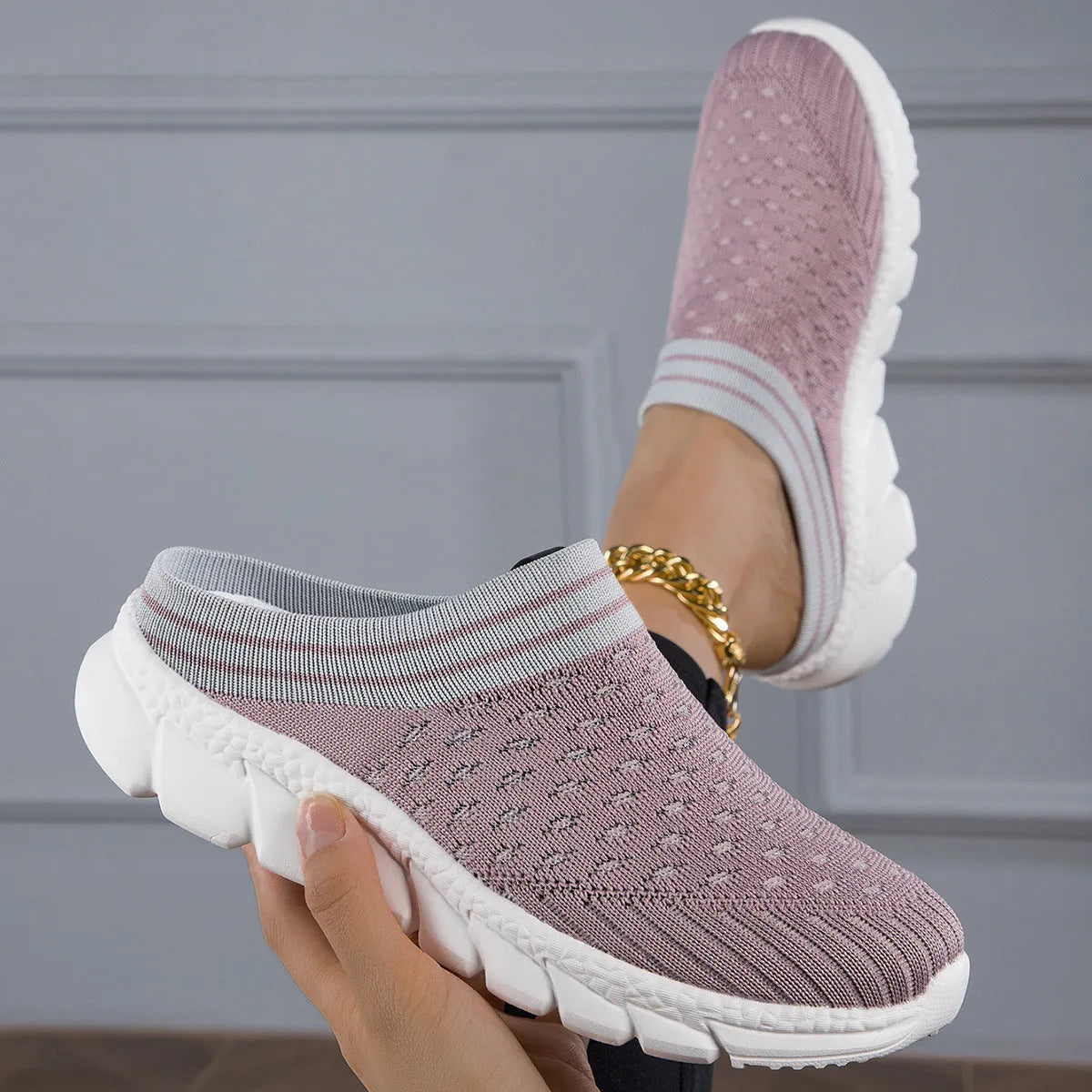 Women's Flyknit sports slippers with striped pattern and hollowed-out breathable design in black colour